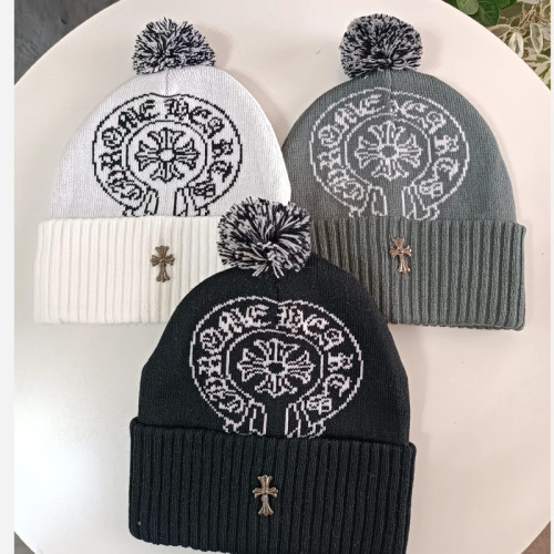 کلاه بافت پوم دار